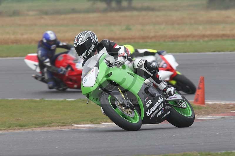 Motorcycle action photographs;Trackday digital images;event digital images;eventdigitalimages;no limits trackday;peter wileman photography;snetterton;snetterton circuit norfolk;snetterton photographs;trackday;trackday photos