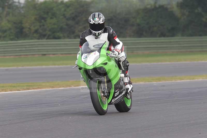 Motorcycle action photographs;Trackday digital images;event digital images;eventdigitalimages;no limits trackday;peter wileman photography;snetterton;snetterton circuit norfolk;snetterton photographs;trackday;trackday photos