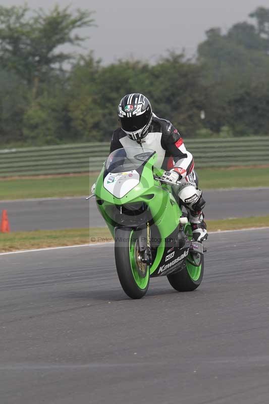 Motorcycle action photographs;Trackday digital images;event digital images;eventdigitalimages;no limits trackday;peter wileman photography;snetterton;snetterton circuit norfolk;snetterton photographs;trackday;trackday photos