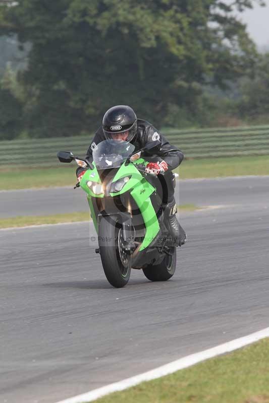 Motorcycle action photographs;Trackday digital images;event digital images;eventdigitalimages;no limits trackday;peter wileman photography;snetterton;snetterton circuit norfolk;snetterton photographs;trackday;trackday photos