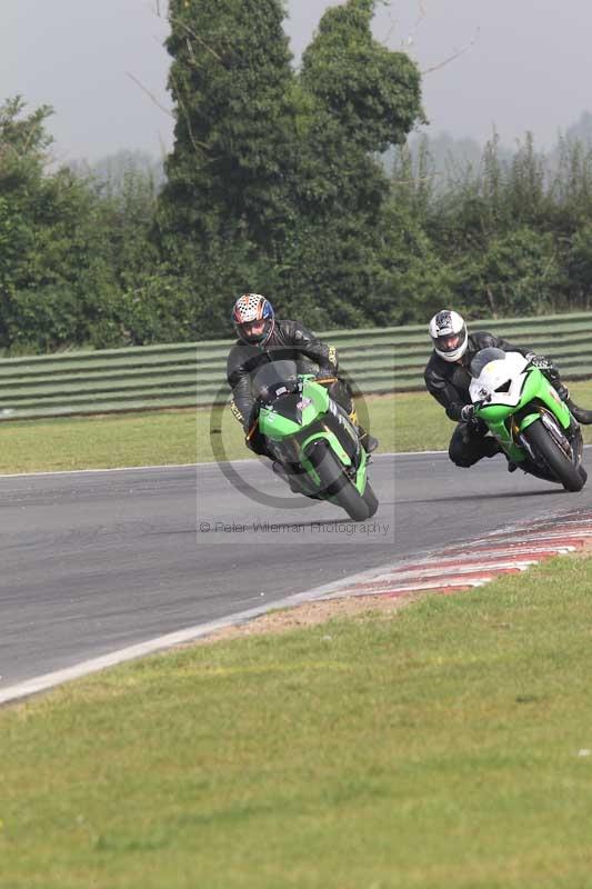 Motorcycle action photographs;Trackday digital images;event digital images;eventdigitalimages;no limits trackday;peter wileman photography;snetterton;snetterton circuit norfolk;snetterton photographs;trackday;trackday photos