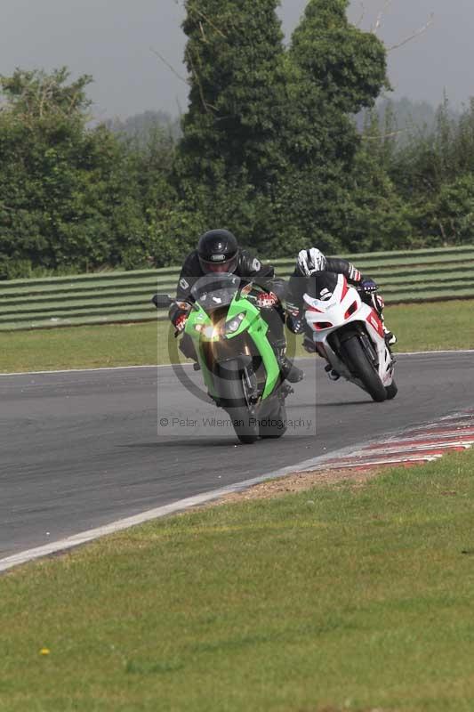 Motorcycle action photographs;Trackday digital images;event digital images;eventdigitalimages;no limits trackday;peter wileman photography;snetterton;snetterton circuit norfolk;snetterton photographs;trackday;trackday photos