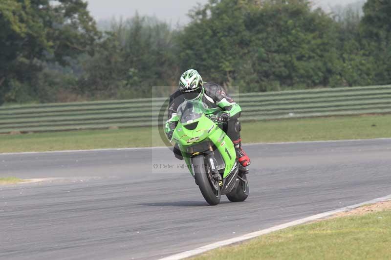 Motorcycle action photographs;Trackday digital images;event digital images;eventdigitalimages;no limits trackday;peter wileman photography;snetterton;snetterton circuit norfolk;snetterton photographs;trackday;trackday photos
