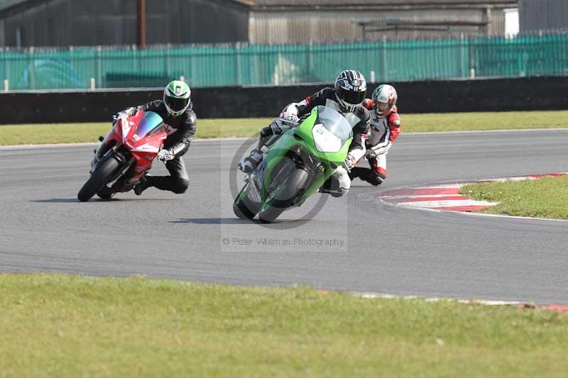 Motorcycle action photographs;Trackday digital images;event digital images;eventdigitalimages;no limits trackday;peter wileman photography;snetterton;snetterton circuit norfolk;snetterton photographs;trackday;trackday photos