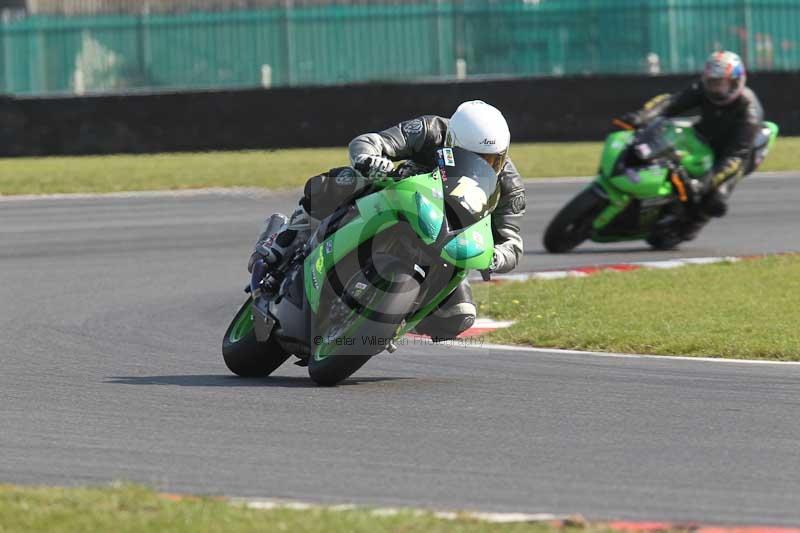 Motorcycle action photographs;Trackday digital images;event digital images;eventdigitalimages;no limits trackday;peter wileman photography;snetterton;snetterton circuit norfolk;snetterton photographs;trackday;trackday photos
