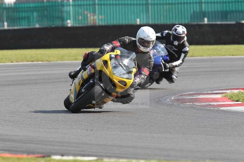 Motorcycle action photographs;Trackday digital images;event digital images;eventdigitalimages;no limits trackday;peter wileman photography;snetterton;snetterton circuit norfolk;snetterton photographs;trackday;trackday photos