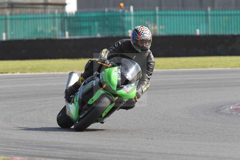 Motorcycle action photographs;Trackday digital images;event digital images;eventdigitalimages;no limits trackday;peter wileman photography;snetterton;snetterton circuit norfolk;snetterton photographs;trackday;trackday photos