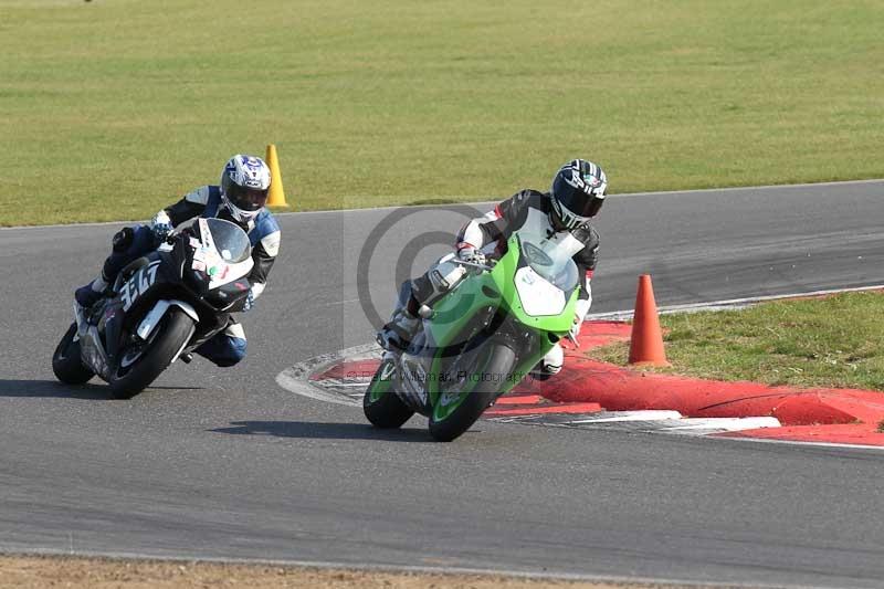 Motorcycle action photographs;Trackday digital images;event digital images;eventdigitalimages;no limits trackday;peter wileman photography;snetterton;snetterton circuit norfolk;snetterton photographs;trackday;trackday photos