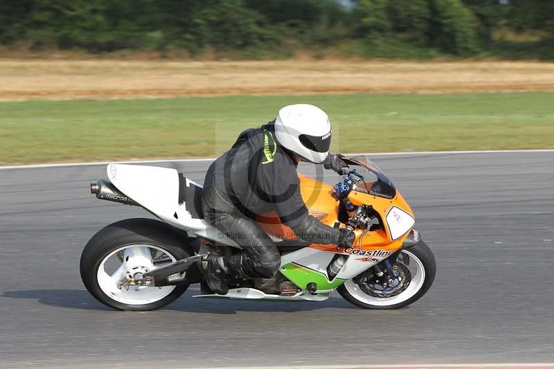Motorcycle action photographs;Trackday digital images;event digital images;eventdigitalimages;no limits trackday;peter wileman photography;snetterton;snetterton circuit norfolk;snetterton photographs;trackday;trackday photos
