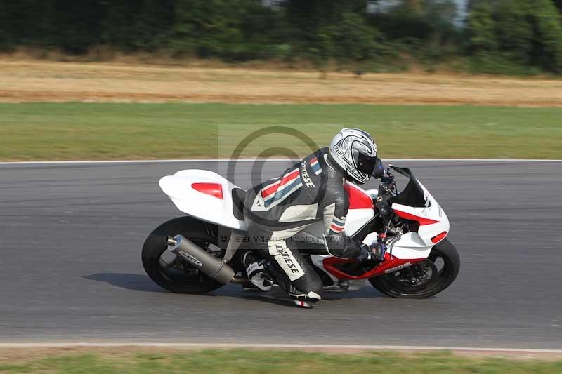 Motorcycle action photographs;Trackday digital images;event digital images;eventdigitalimages;no limits trackday;peter wileman photography;snetterton;snetterton circuit norfolk;snetterton photographs;trackday;trackday photos