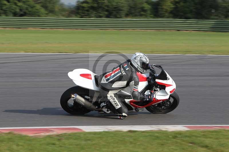 Motorcycle action photographs;Trackday digital images;event digital images;eventdigitalimages;no limits trackday;peter wileman photography;snetterton;snetterton circuit norfolk;snetterton photographs;trackday;trackday photos