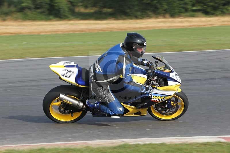 Motorcycle action photographs;Trackday digital images;event digital images;eventdigitalimages;no limits trackday;peter wileman photography;snetterton;snetterton circuit norfolk;snetterton photographs;trackday;trackday photos