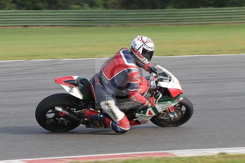 Motorcycle action photographs;Trackday digital images;event digital images;eventdigitalimages;no limits trackday;peter wileman photography;snetterton;snetterton circuit norfolk;snetterton photographs;trackday;trackday photos