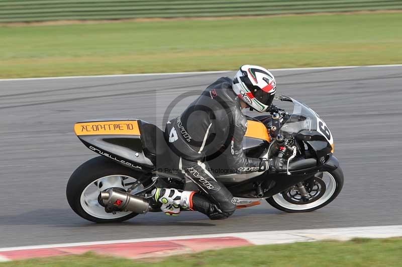 Motorcycle action photographs;Trackday digital images;event digital images;eventdigitalimages;no limits trackday;peter wileman photography;snetterton;snetterton circuit norfolk;snetterton photographs;trackday;trackday photos