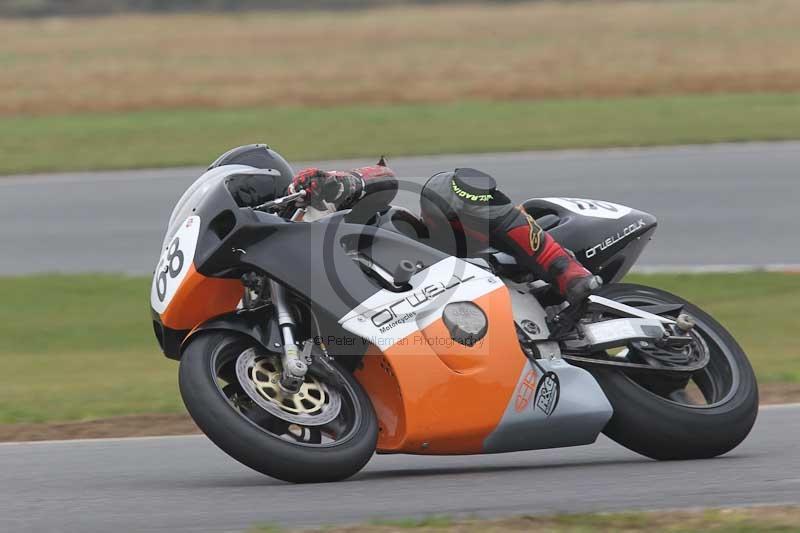 Motorcycle action photographs;Trackday digital images;event digital images;eventdigitalimages;no limits trackday;peter wileman photography;snetterton;snetterton circuit norfolk;snetterton photographs;trackday;trackday photos