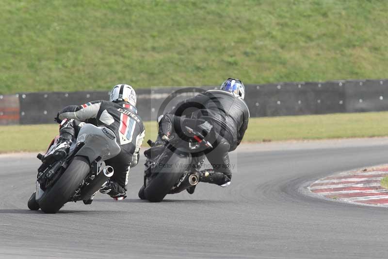Motorcycle action photographs;Trackday digital images;event digital images;eventdigitalimages;no limits trackday;peter wileman photography;snetterton;snetterton circuit norfolk;snetterton photographs;trackday;trackday photos