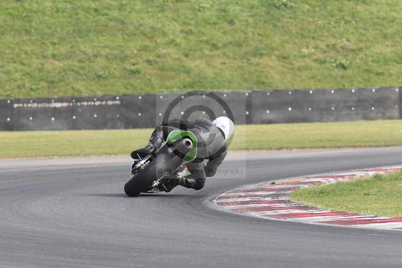 Motorcycle action photographs;Trackday digital images;event digital images;eventdigitalimages;no limits trackday;peter wileman photography;snetterton;snetterton circuit norfolk;snetterton photographs;trackday;trackday photos