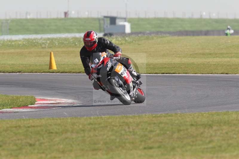 Motorcycle action photographs;Trackday digital images;event digital images;eventdigitalimages;no limits trackday;peter wileman photography;snetterton;snetterton circuit norfolk;snetterton photographs;trackday;trackday photos