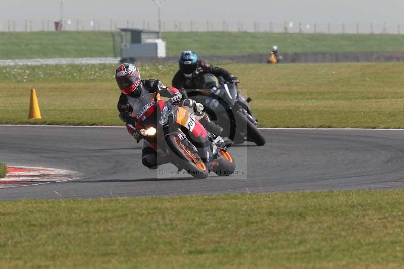 Motorcycle action photographs;Trackday digital images;event digital images;eventdigitalimages;no limits trackday;peter wileman photography;snetterton;snetterton circuit norfolk;snetterton photographs;trackday;trackday photos