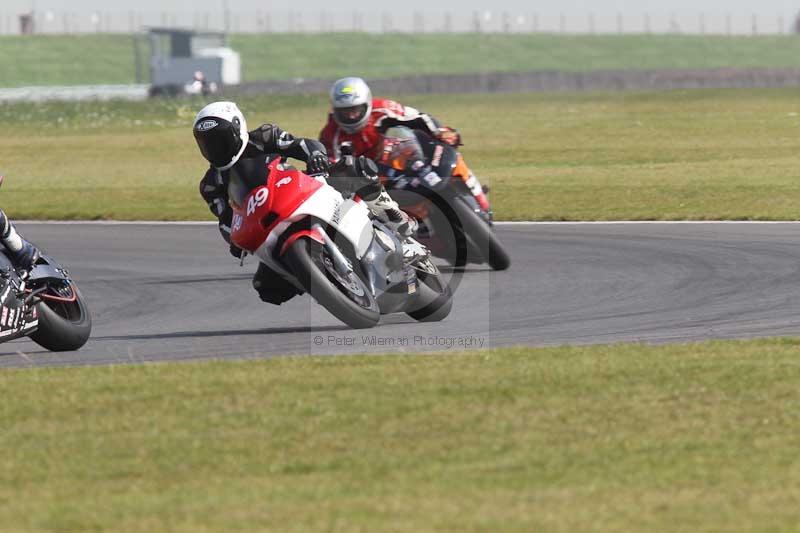 Motorcycle action photographs;Trackday digital images;event digital images;eventdigitalimages;no limits trackday;peter wileman photography;snetterton;snetterton circuit norfolk;snetterton photographs;trackday;trackday photos