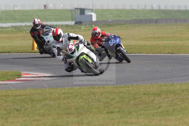 Motorcycle action photographs;Trackday digital images;event digital images;eventdigitalimages;no limits trackday;peter wileman photography;snetterton;snetterton circuit norfolk;snetterton photographs;trackday;trackday photos
