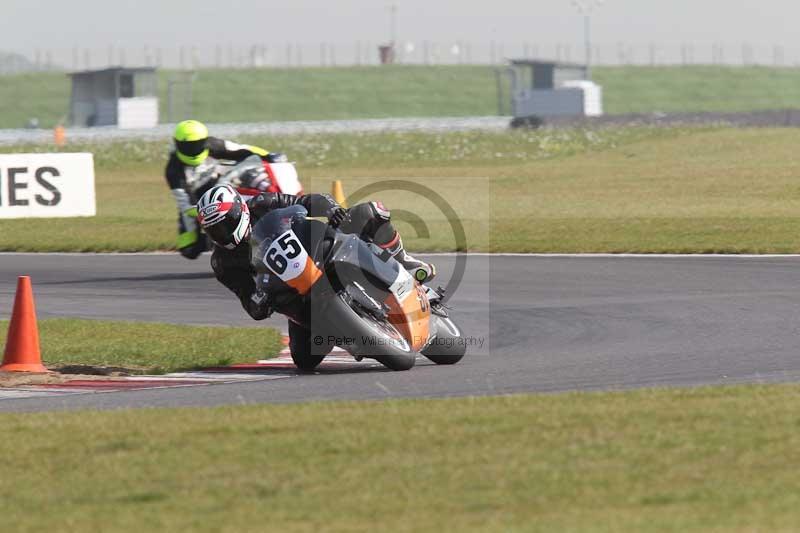 Motorcycle action photographs;Trackday digital images;event digital images;eventdigitalimages;no limits trackday;peter wileman photography;snetterton;snetterton circuit norfolk;snetterton photographs;trackday;trackday photos