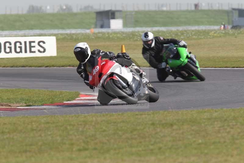 Motorcycle action photographs;Trackday digital images;event digital images;eventdigitalimages;no limits trackday;peter wileman photography;snetterton;snetterton circuit norfolk;snetterton photographs;trackday;trackday photos
