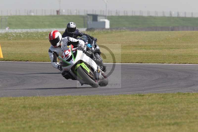 Motorcycle action photographs;Trackday digital images;event digital images;eventdigitalimages;no limits trackday;peter wileman photography;snetterton;snetterton circuit norfolk;snetterton photographs;trackday;trackday photos