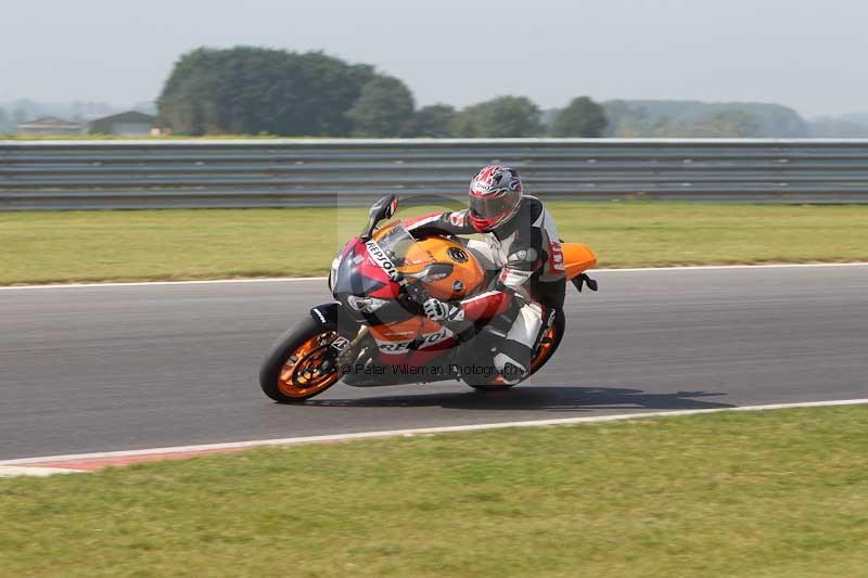 Motorcycle action photographs;Trackday digital images;event digital images;eventdigitalimages;no limits trackday;peter wileman photography;snetterton;snetterton circuit norfolk;snetterton photographs;trackday;trackday photos