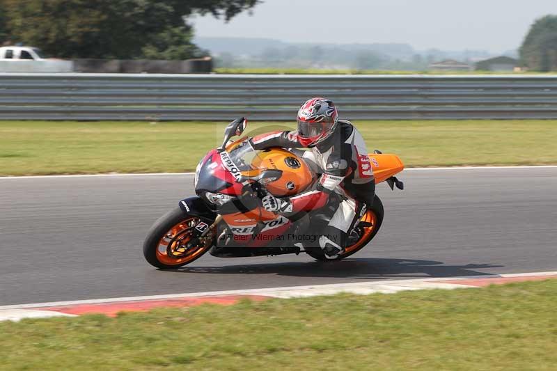 Motorcycle action photographs;Trackday digital images;event digital images;eventdigitalimages;no limits trackday;peter wileman photography;snetterton;snetterton circuit norfolk;snetterton photographs;trackday;trackday photos