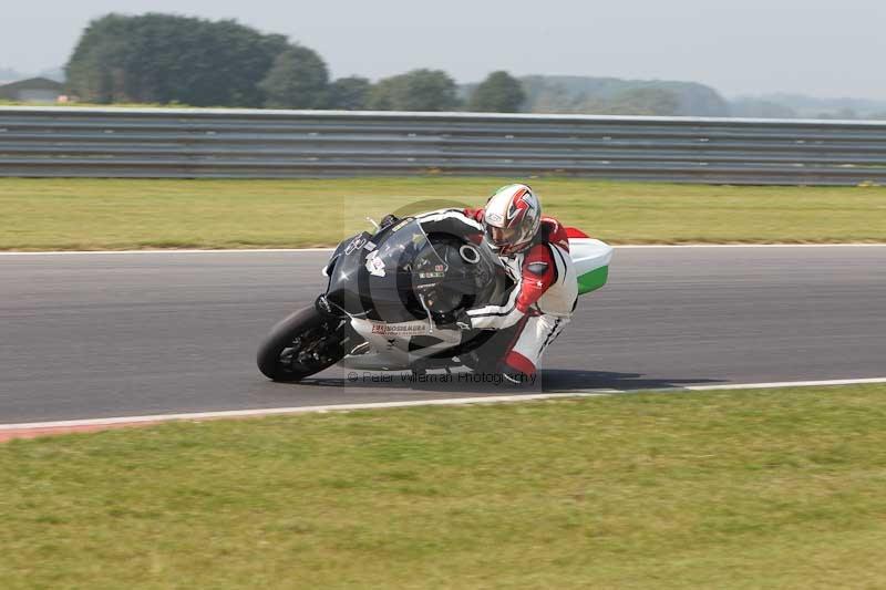 Motorcycle action photographs;Trackday digital images;event digital images;eventdigitalimages;no limits trackday;peter wileman photography;snetterton;snetterton circuit norfolk;snetterton photographs;trackday;trackday photos