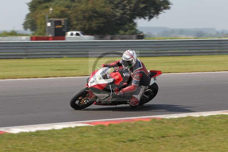 Motorcycle action photographs;Trackday digital images;event digital images;eventdigitalimages;no limits trackday;peter wileman photography;snetterton;snetterton circuit norfolk;snetterton photographs;trackday;trackday photos