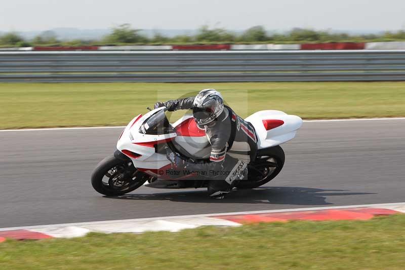 Motorcycle action photographs;Trackday digital images;event digital images;eventdigitalimages;no limits trackday;peter wileman photography;snetterton;snetterton circuit norfolk;snetterton photographs;trackday;trackday photos