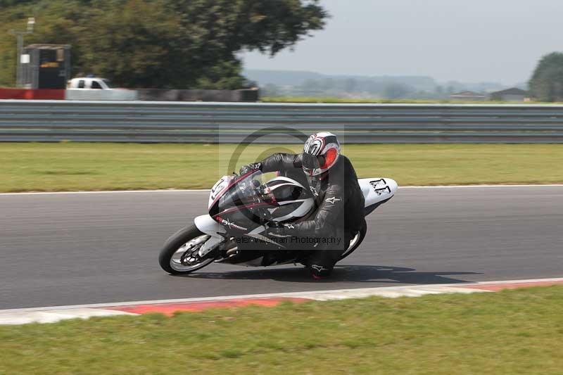 Motorcycle action photographs;Trackday digital images;event digital images;eventdigitalimages;no limits trackday;peter wileman photography;snetterton;snetterton circuit norfolk;snetterton photographs;trackday;trackday photos