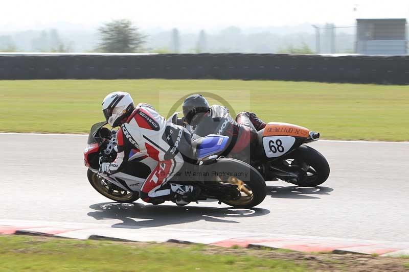 Motorcycle action photographs;Trackday digital images;event digital images;eventdigitalimages;no limits trackday;peter wileman photography;snetterton;snetterton circuit norfolk;snetterton photographs;trackday;trackday photos