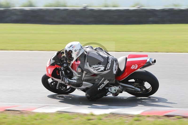 Motorcycle action photographs;Trackday digital images;event digital images;eventdigitalimages;no limits trackday;peter wileman photography;snetterton;snetterton circuit norfolk;snetterton photographs;trackday;trackday photos