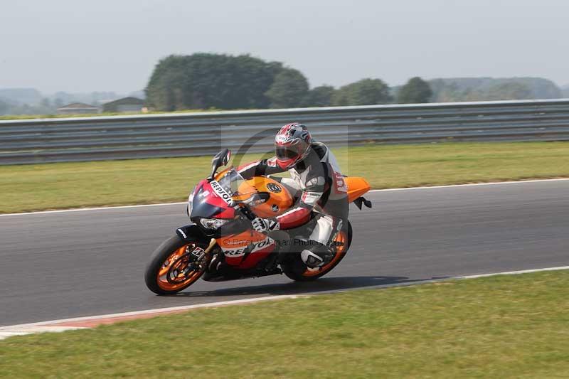 Motorcycle action photographs;Trackday digital images;event digital images;eventdigitalimages;no limits trackday;peter wileman photography;snetterton;snetterton circuit norfolk;snetterton photographs;trackday;trackday photos