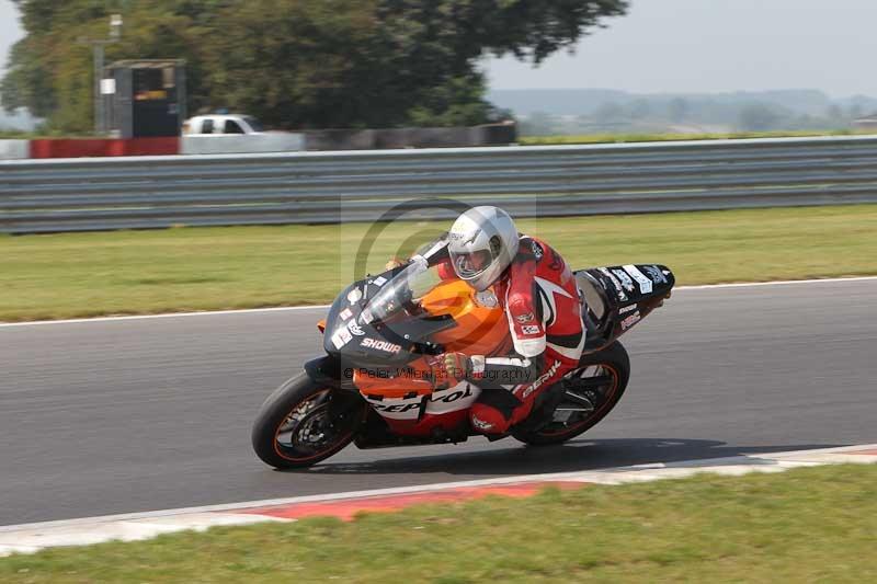 Motorcycle action photographs;Trackday digital images;event digital images;eventdigitalimages;no limits trackday;peter wileman photography;snetterton;snetterton circuit norfolk;snetterton photographs;trackday;trackday photos