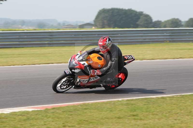 Motorcycle action photographs;Trackday digital images;event digital images;eventdigitalimages;no limits trackday;peter wileman photography;snetterton;snetterton circuit norfolk;snetterton photographs;trackday;trackday photos