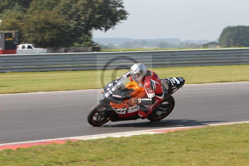 Motorcycle action photographs;Trackday digital images;event digital images;eventdigitalimages;no limits trackday;peter wileman photography;snetterton;snetterton circuit norfolk;snetterton photographs;trackday;trackday photos