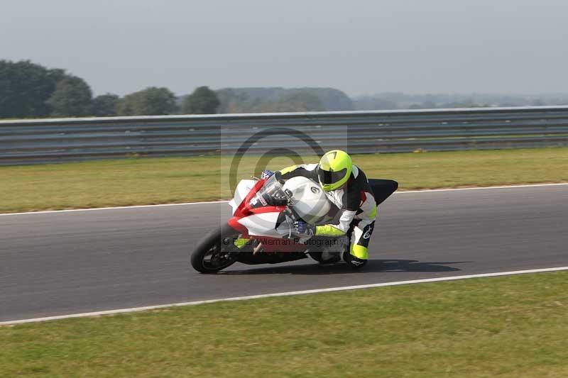 Motorcycle action photographs;Trackday digital images;event digital images;eventdigitalimages;no limits trackday;peter wileman photography;snetterton;snetterton circuit norfolk;snetterton photographs;trackday;trackday photos