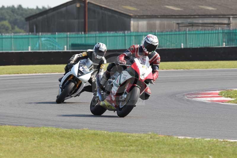 Motorcycle action photographs;Trackday digital images;event digital images;eventdigitalimages;no limits trackday;peter wileman photography;snetterton;snetterton circuit norfolk;snetterton photographs;trackday;trackday photos