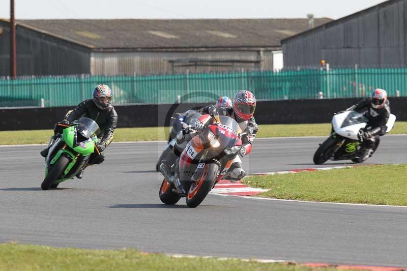 Motorcycle action photographs;Trackday digital images;event digital images;eventdigitalimages;no limits trackday;peter wileman photography;snetterton;snetterton circuit norfolk;snetterton photographs;trackday;trackday photos