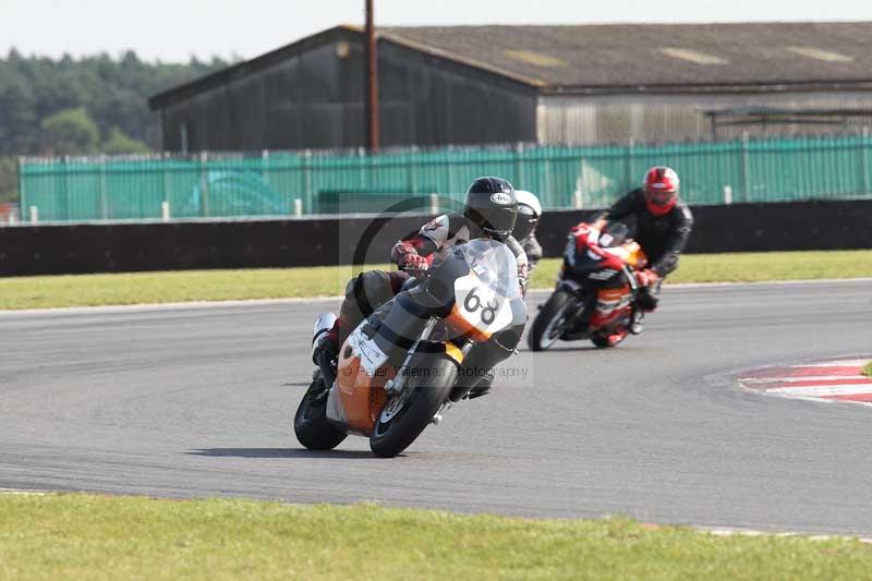 Motorcycle action photographs;Trackday digital images;event digital images;eventdigitalimages;no limits trackday;peter wileman photography;snetterton;snetterton circuit norfolk;snetterton photographs;trackday;trackday photos