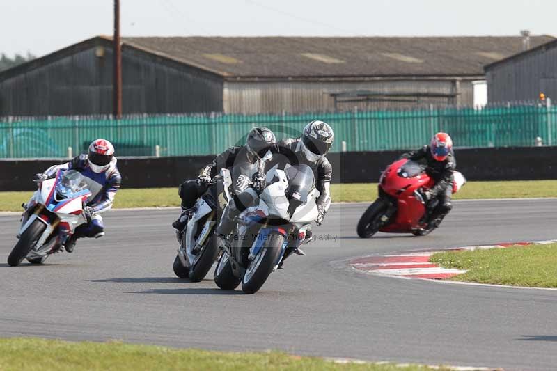Motorcycle action photographs;Trackday digital images;event digital images;eventdigitalimages;no limits trackday;peter wileman photography;snetterton;snetterton circuit norfolk;snetterton photographs;trackday;trackday photos