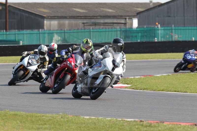 Motorcycle action photographs;Trackday digital images;event digital images;eventdigitalimages;no limits trackday;peter wileman photography;snetterton;snetterton circuit norfolk;snetterton photographs;trackday;trackday photos