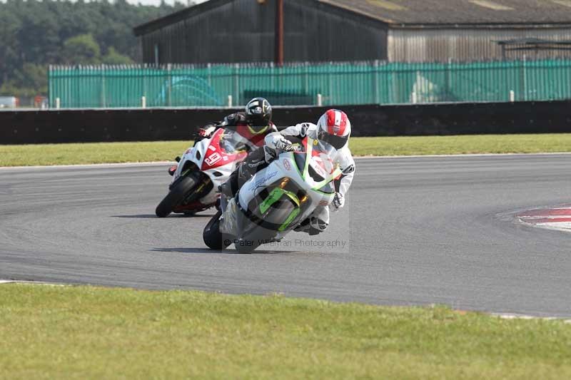 Motorcycle action photographs;Trackday digital images;event digital images;eventdigitalimages;no limits trackday;peter wileman photography;snetterton;snetterton circuit norfolk;snetterton photographs;trackday;trackday photos