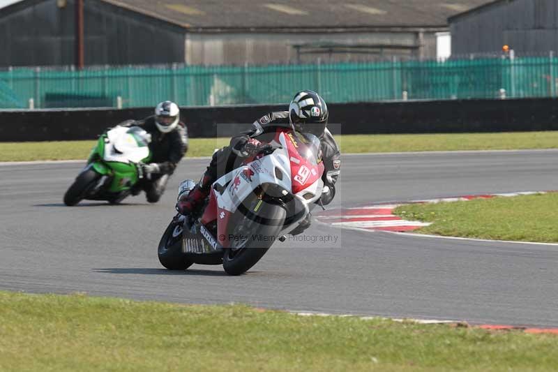 Motorcycle action photographs;Trackday digital images;event digital images;eventdigitalimages;no limits trackday;peter wileman photography;snetterton;snetterton circuit norfolk;snetterton photographs;trackday;trackday photos