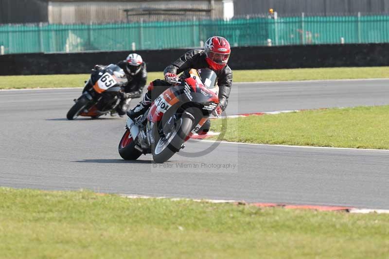 Motorcycle action photographs;Trackday digital images;event digital images;eventdigitalimages;no limits trackday;peter wileman photography;snetterton;snetterton circuit norfolk;snetterton photographs;trackday;trackday photos