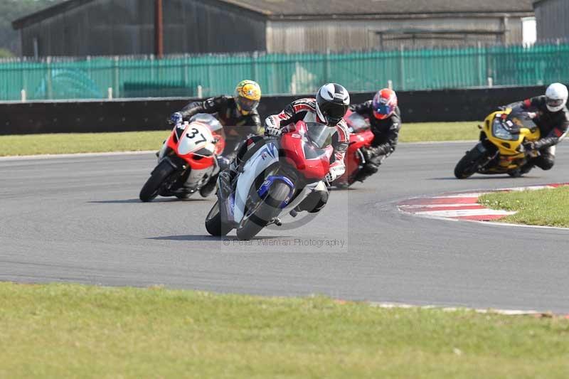 Motorcycle action photographs;Trackday digital images;event digital images;eventdigitalimages;no limits trackday;peter wileman photography;snetterton;snetterton circuit norfolk;snetterton photographs;trackday;trackday photos